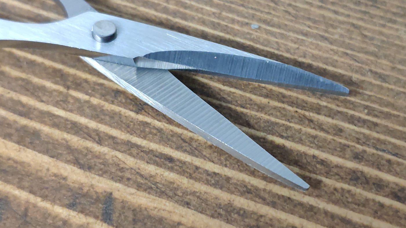 Mini Tijera Cortahilos Kretzer: Precisión para hilos finos y detalles mágicos en proyectos de Tufting.