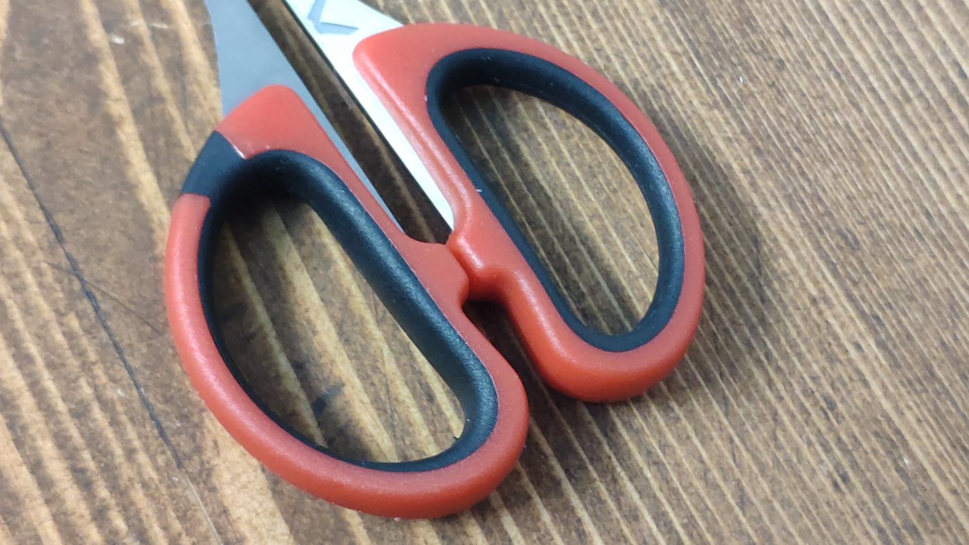 Mini Tijera Cortahilos Kretzer: Precisión para hilos finos y detalles mágicos en proyectos de Tufting.