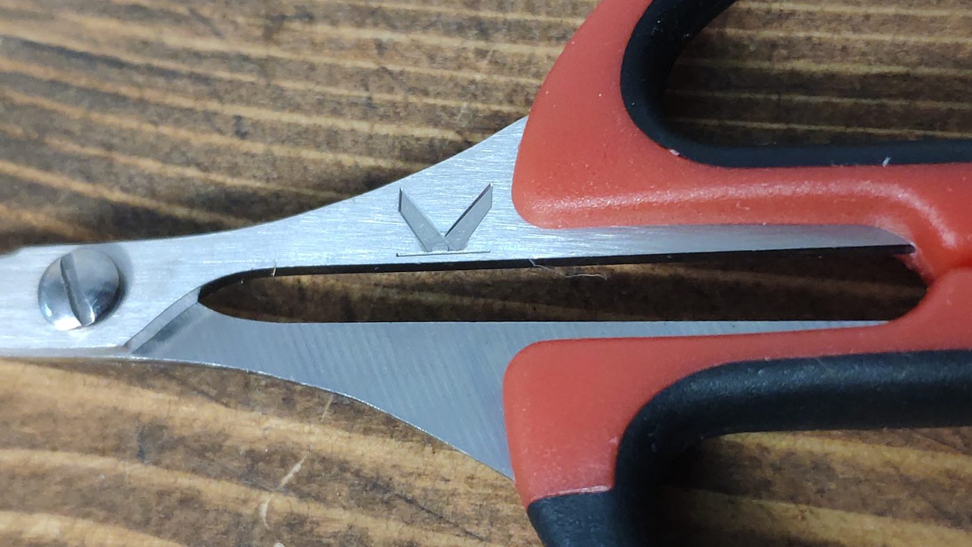 Mini Tijera Cortahilos Kretzer: Precisión para hilos finos y detalles mágicos en proyectos de Tufting.
